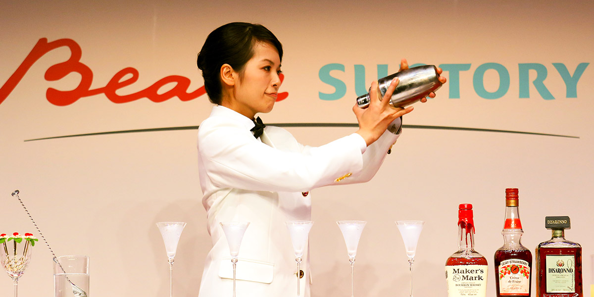 今年度最高峰のオリジナルカクテル カクテルアワード2015 窪内 那奈さんに決定
